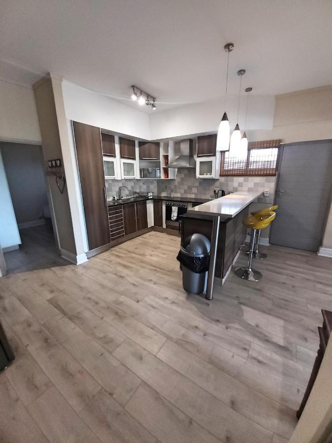 Whale Rock, Modern Beachfront Apartment Маргит Экстерьер фото