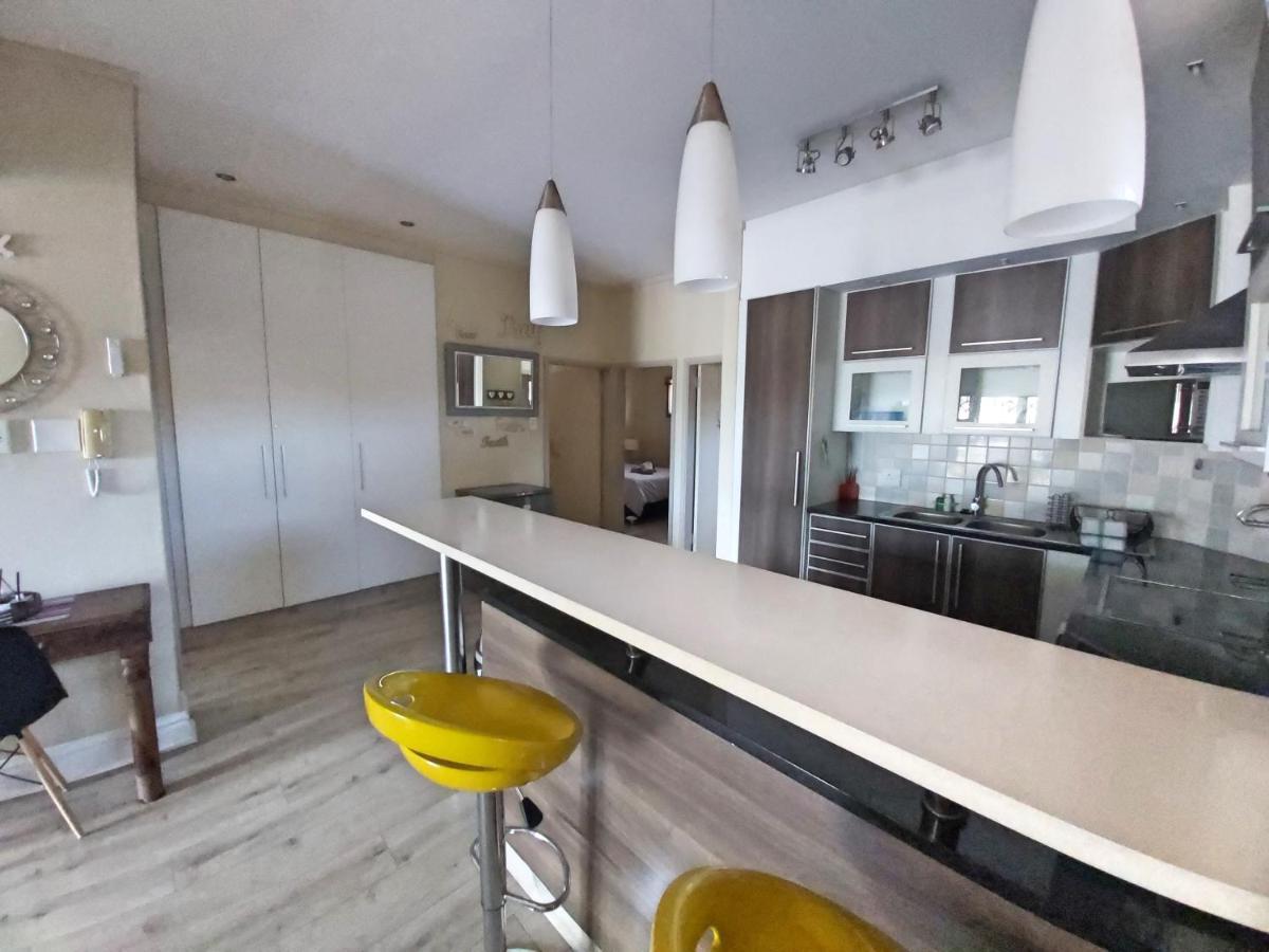 Whale Rock, Modern Beachfront Apartment Маргит Экстерьер фото